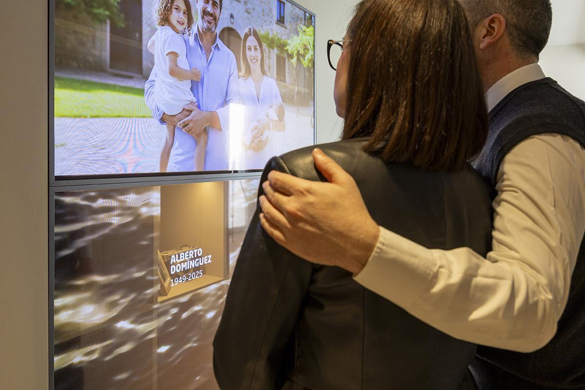 Memorial de la Lluna inaugura columbario con pantallas OLED en Vilanova i la Geltrú