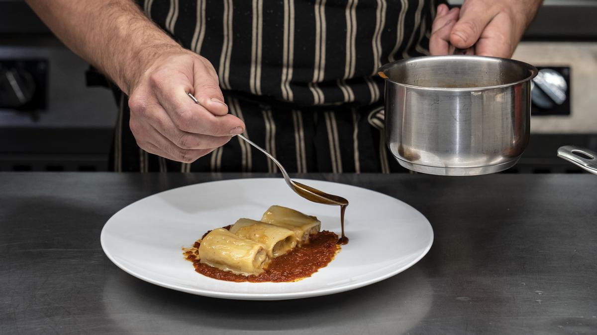 Macarrones con guiso de pollo y capipota en Fragments, Barcelona