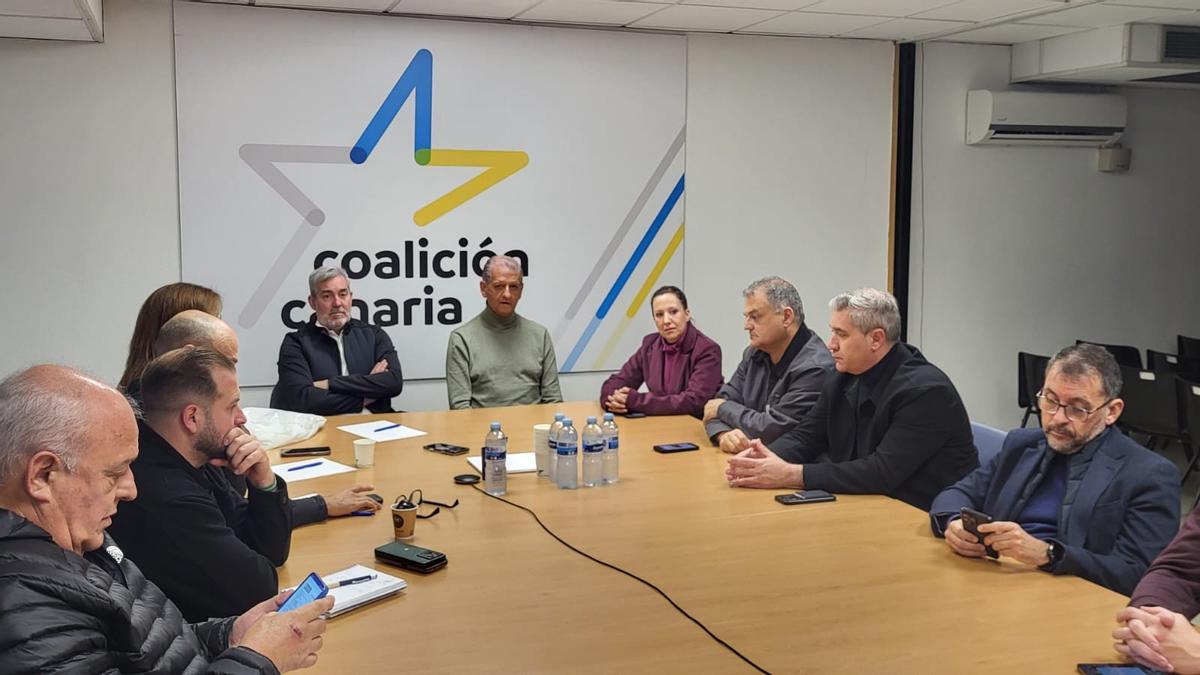 Coalición Canaria rompe la relación con el PSOE y mantiene el diálogo para el decreto Canarias