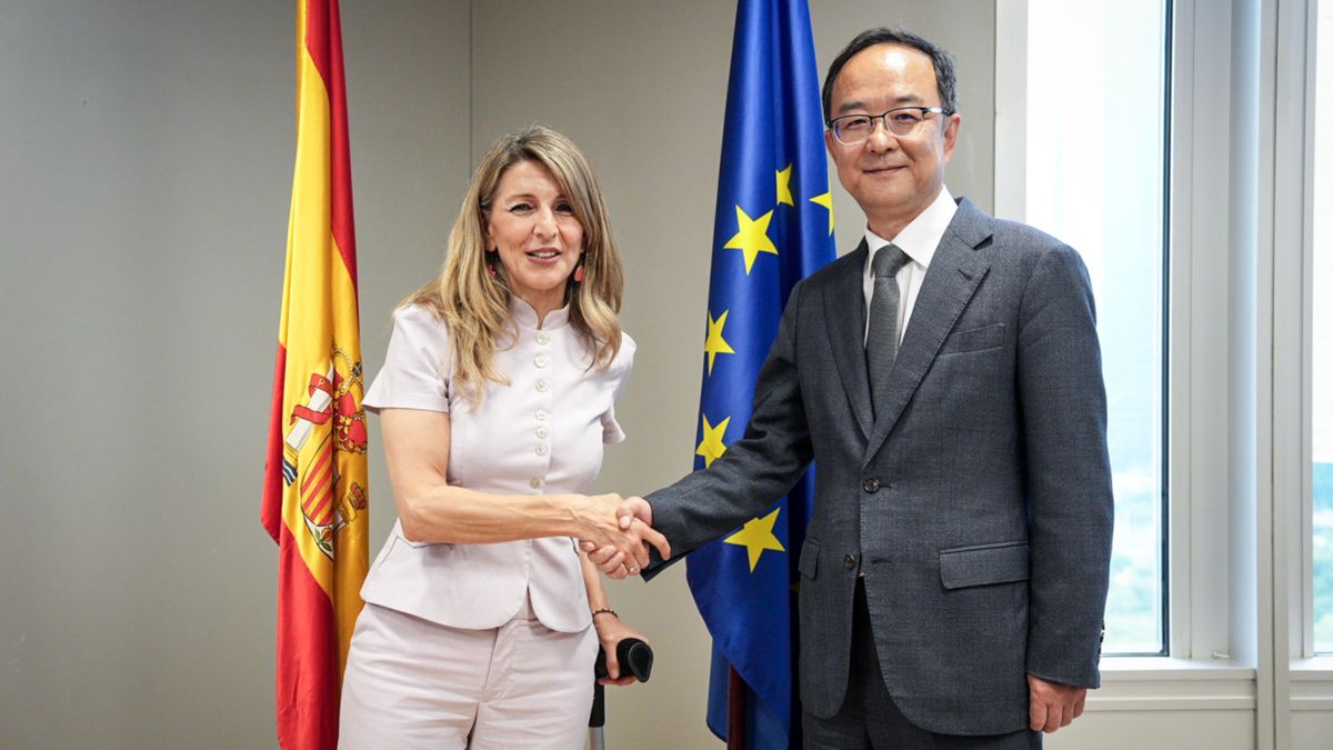 Yolanda Díaz asegura empleo local en nuevas inversiones chinas de SAIC y Geely