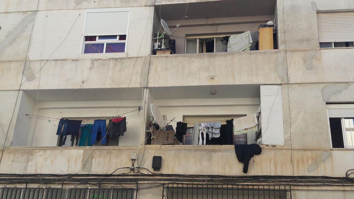 Ley de Propiedad Horizontal prohíbe tender ropa en patios interiores y faculta a la comunidad a sancionar