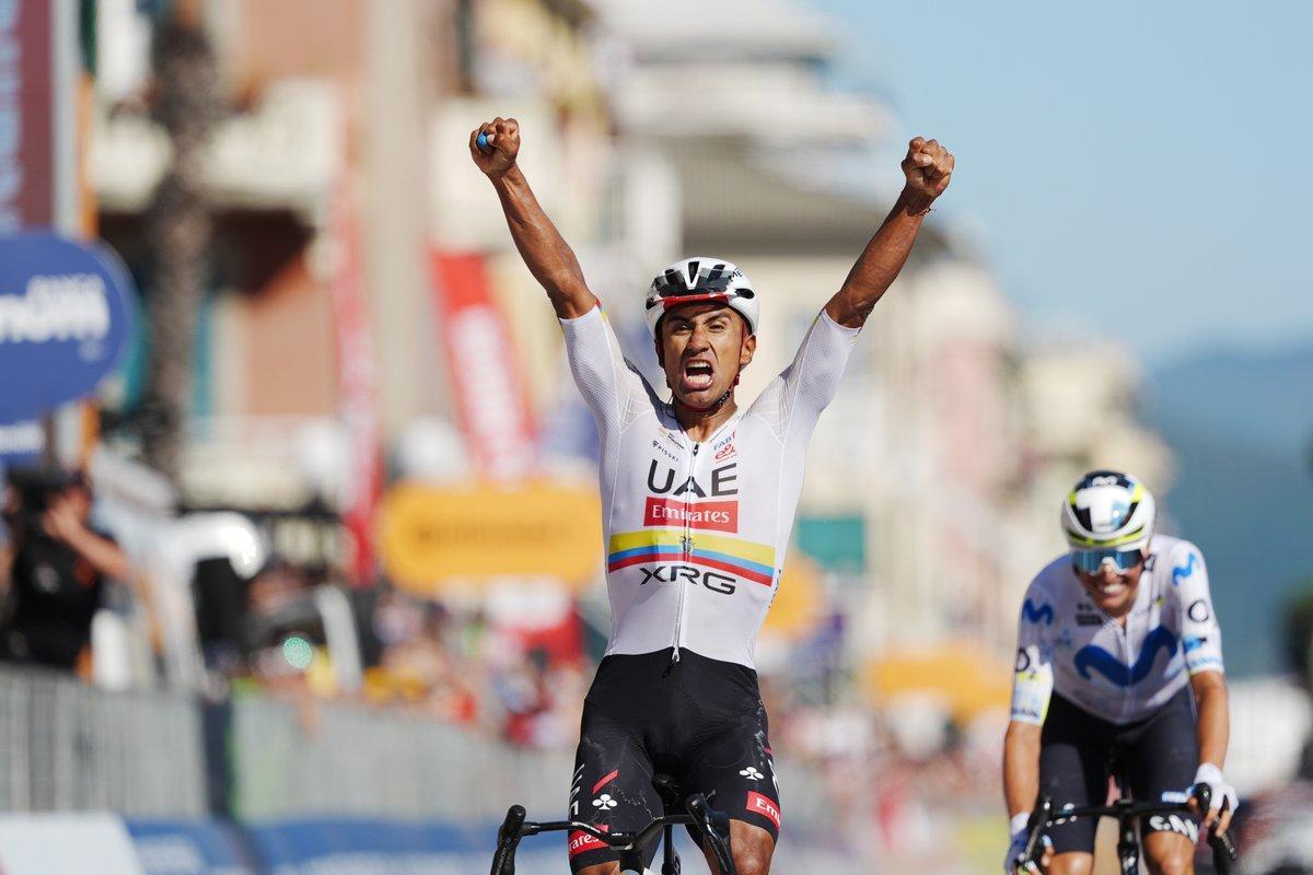 Jhonatan Narváez celebrando su victoria en la 11ª etapa del Giro de Italia en Chiavari