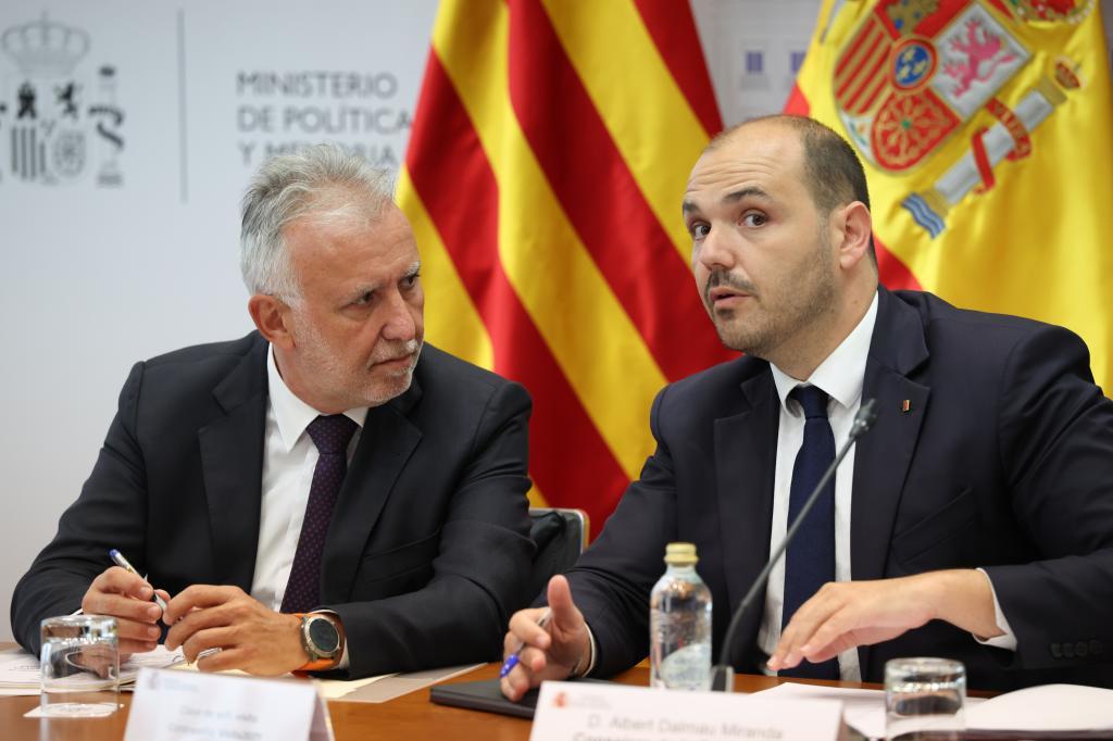 Acuerdo presupuestario Cataluña: Gobierno aprueba pacto Illa‑Junqueras y destina 210 millones a los Mossos