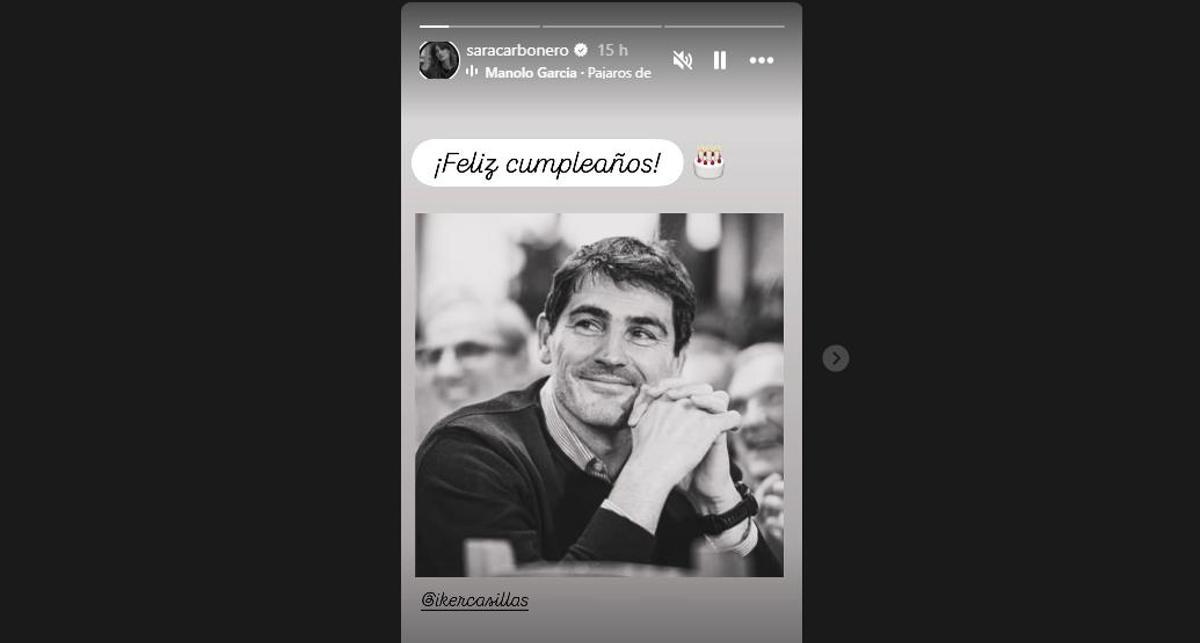 Foto en blanco y negro de Sara Carbonero sonriendo, publicada en Instagram como felicitación de cumpleaños para Iker Casillas