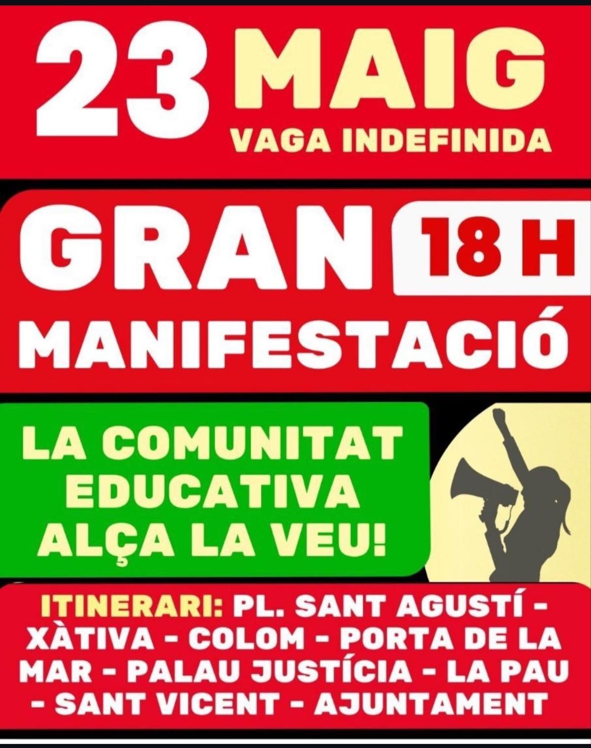 Manifestación de docentes en Valencia con pancartas y multitud
