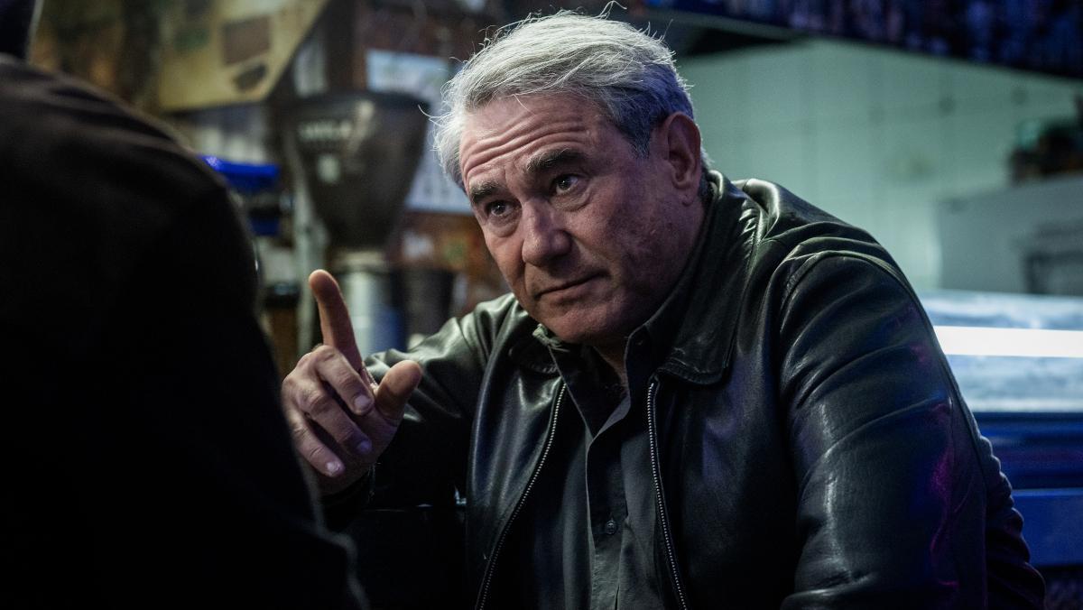 Escena de Sergi López como Cristóbal en la serie Ravalear