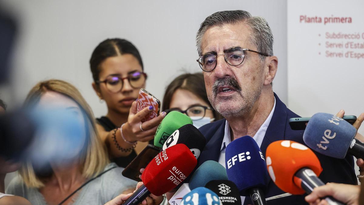 José María Ángel comparece por presunta falsedad de título archivístico