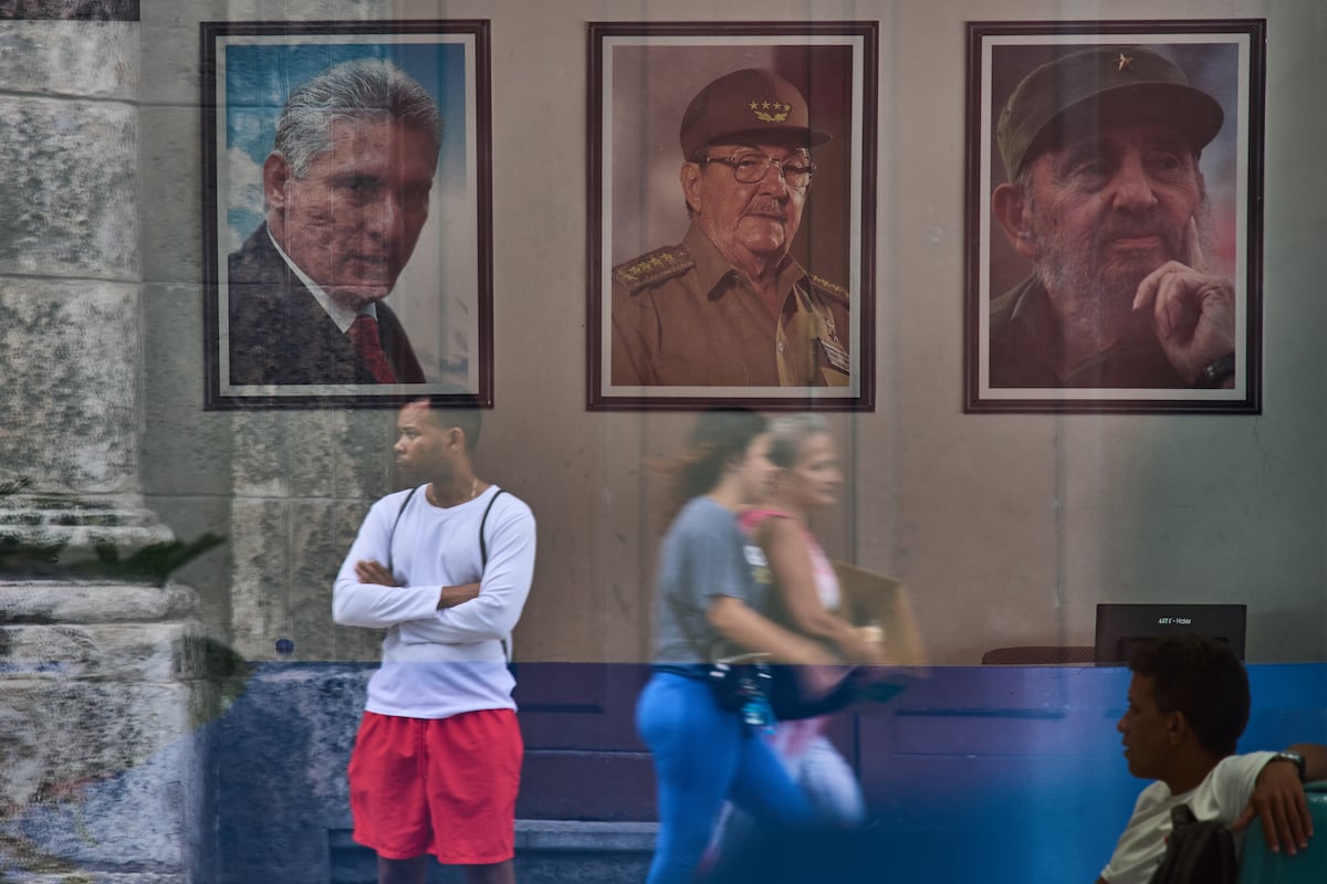 Cuba bajo presión: EE.UU. imputa a Raúl Castro y despliega portaaviones en el Caribe