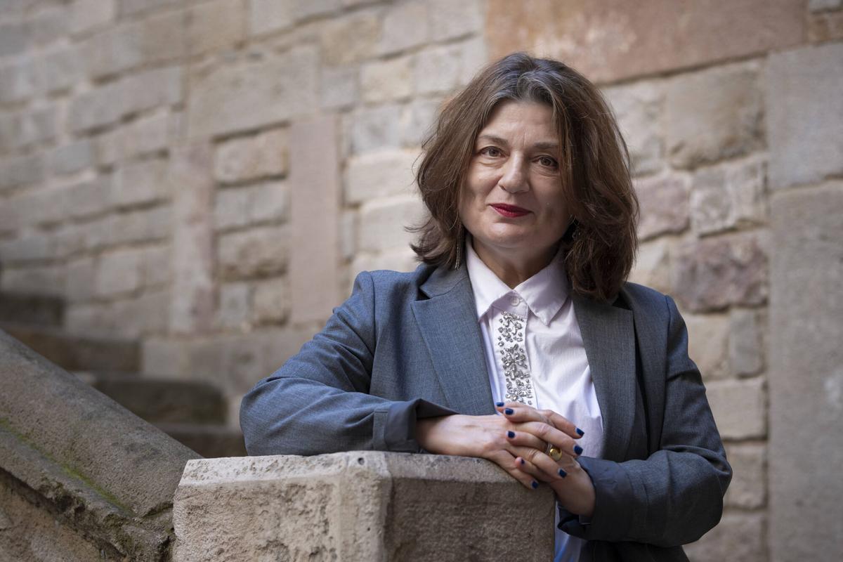 Rosario Peiró frente al edificio del Museu Picasso en Barcelona, durante su presentación como nueva directora