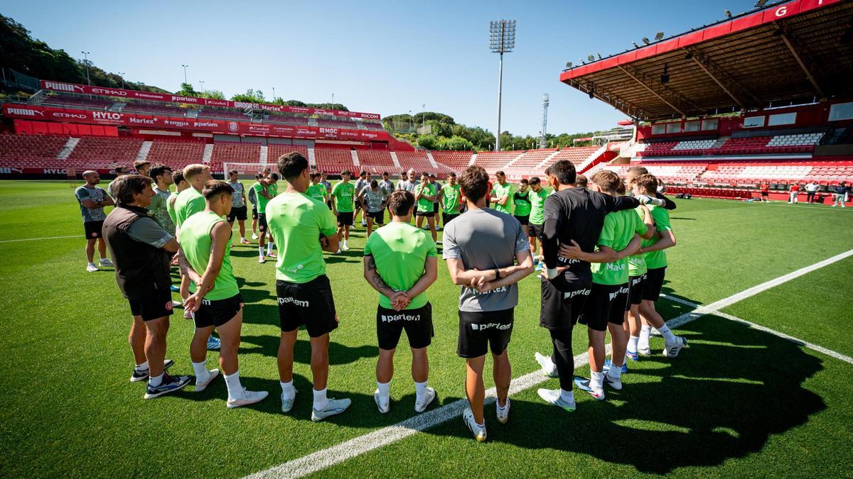 Estadio Montilivi iluminado antes del partido decisivo entre Girona y Elche