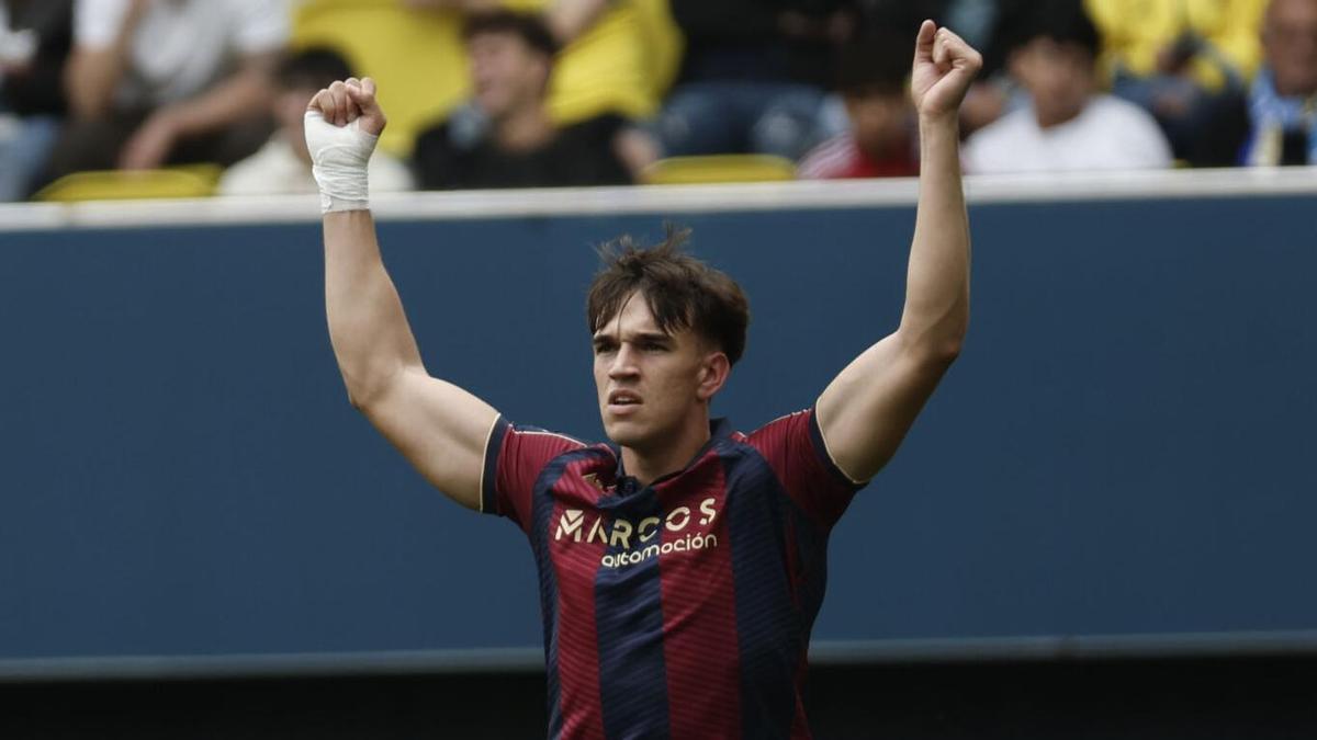 Carlos Espí anota gol contra el Villarreal y su doble vida de oboísta aviva el debate mundialista