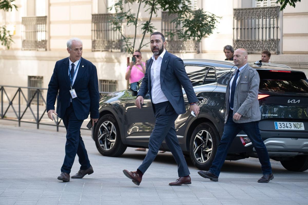 Documento judicial con el auto que cita a Zapatero como investigado