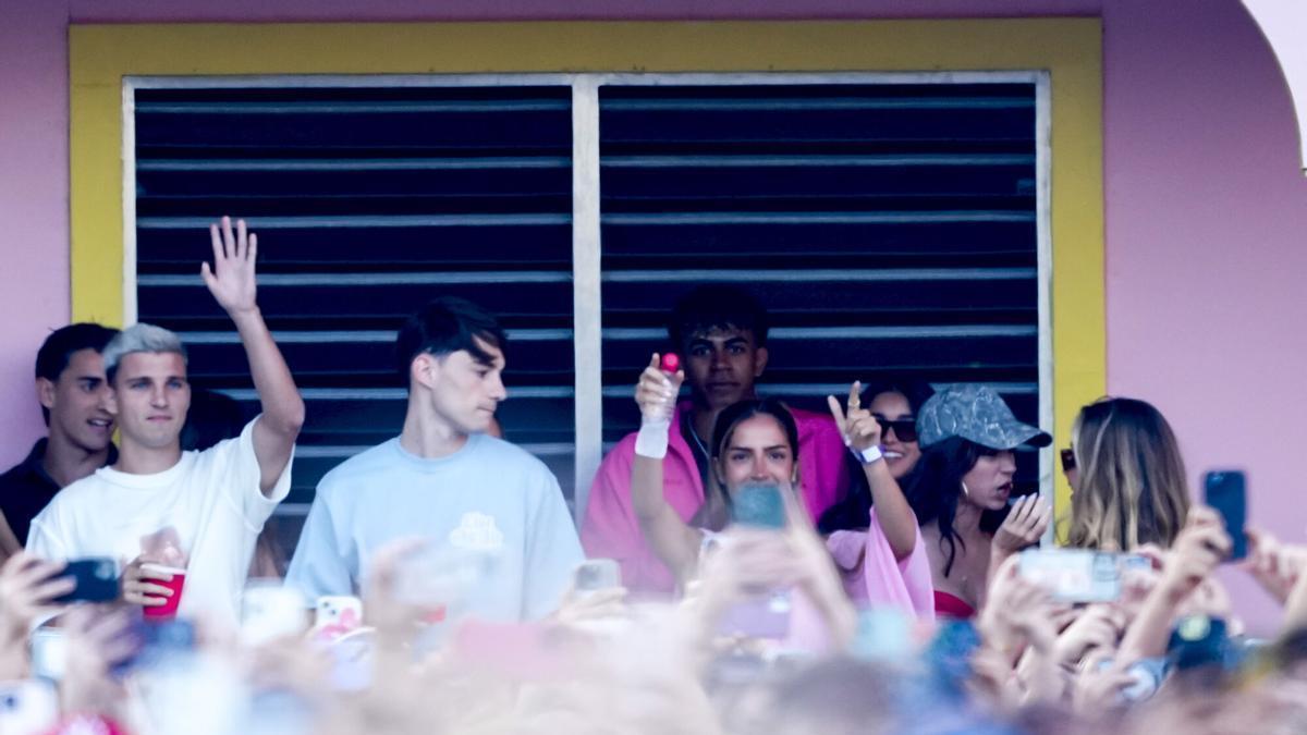 Bad Bunny arrasa en su primer concierto en Barcelona: fútbol y Bad Gyal en el Estadi Olímpic