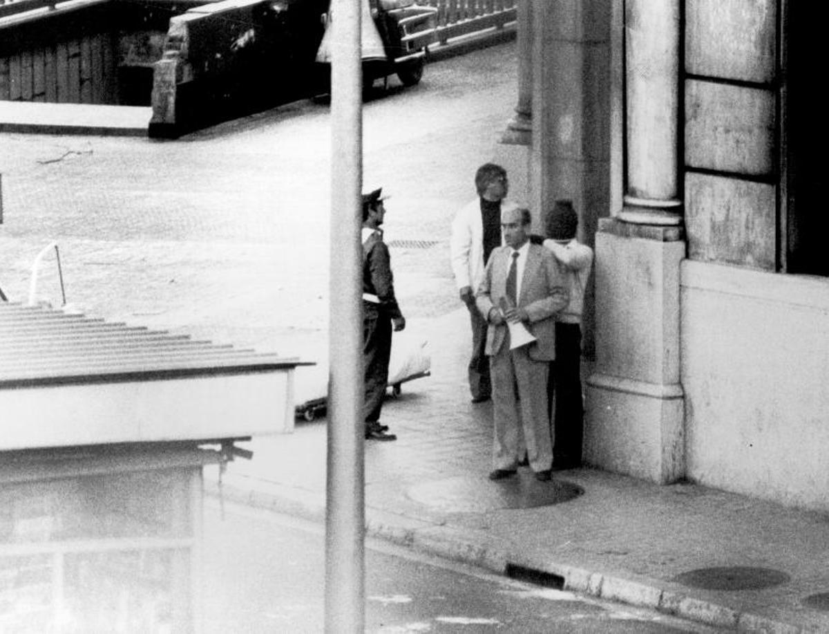 Portada de periódico que cubría el atraco al Banco Central en mayo de 1981