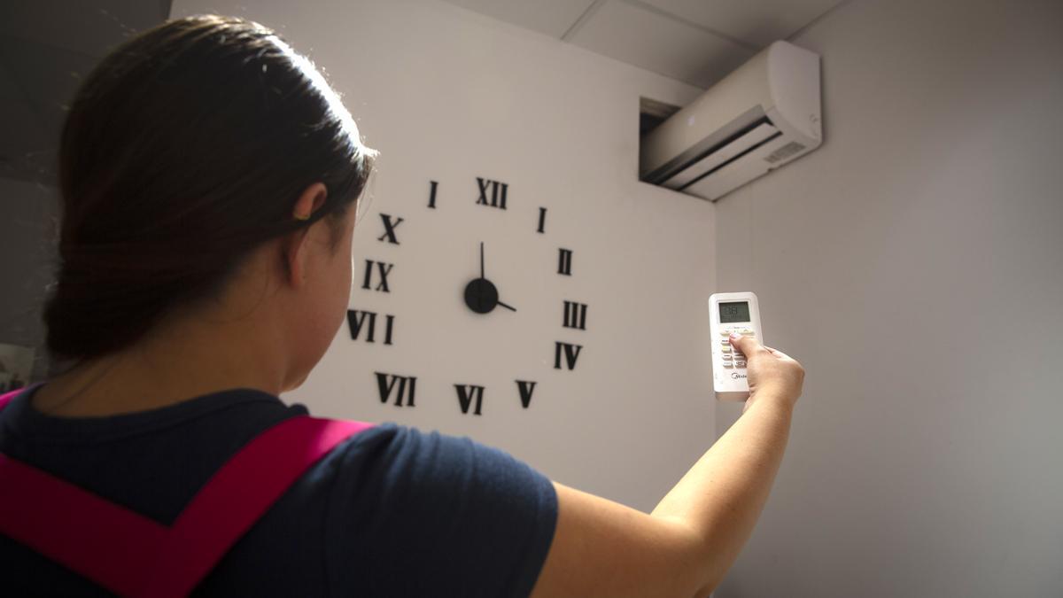 Ventilador vs aire acondicionado: médicos advierten sobre riesgos y uso correcto para dormir en verano
