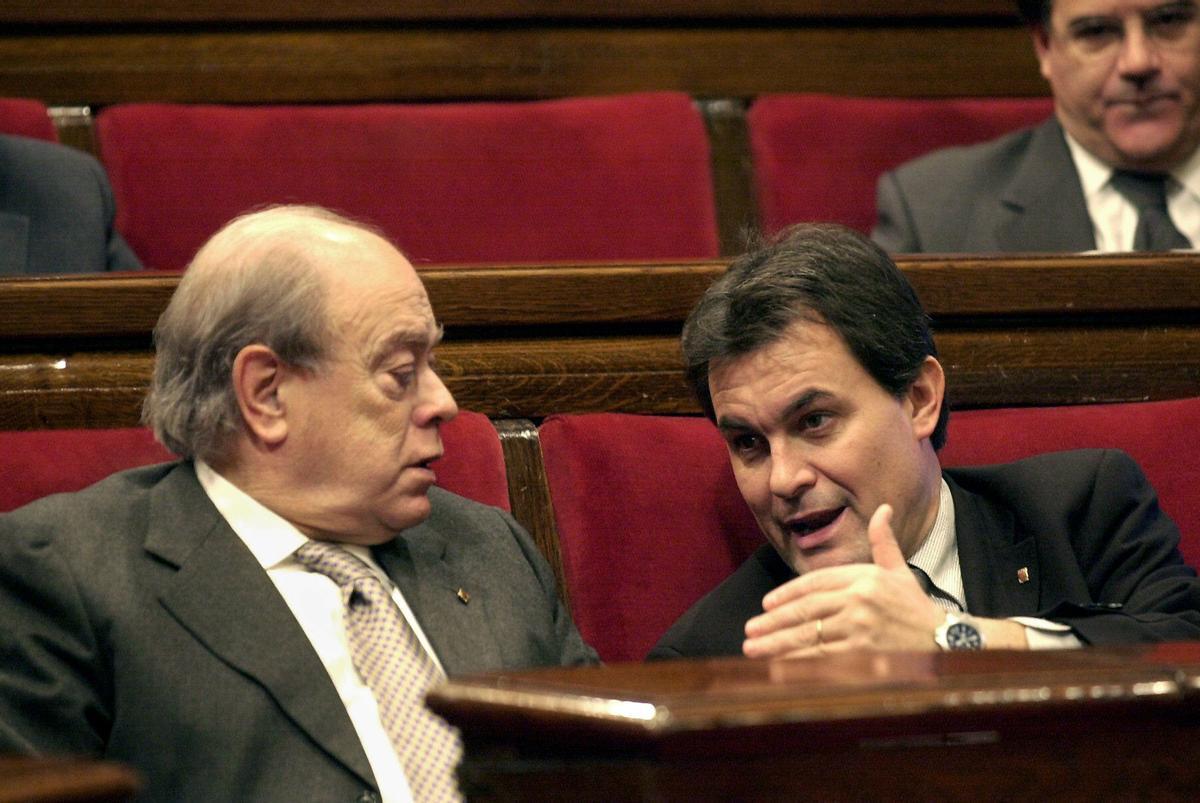 Presidente del Parlament Josep Rull y la consellera de Economía Alícia Romero durante la sesión de aprobación presupuestaria
