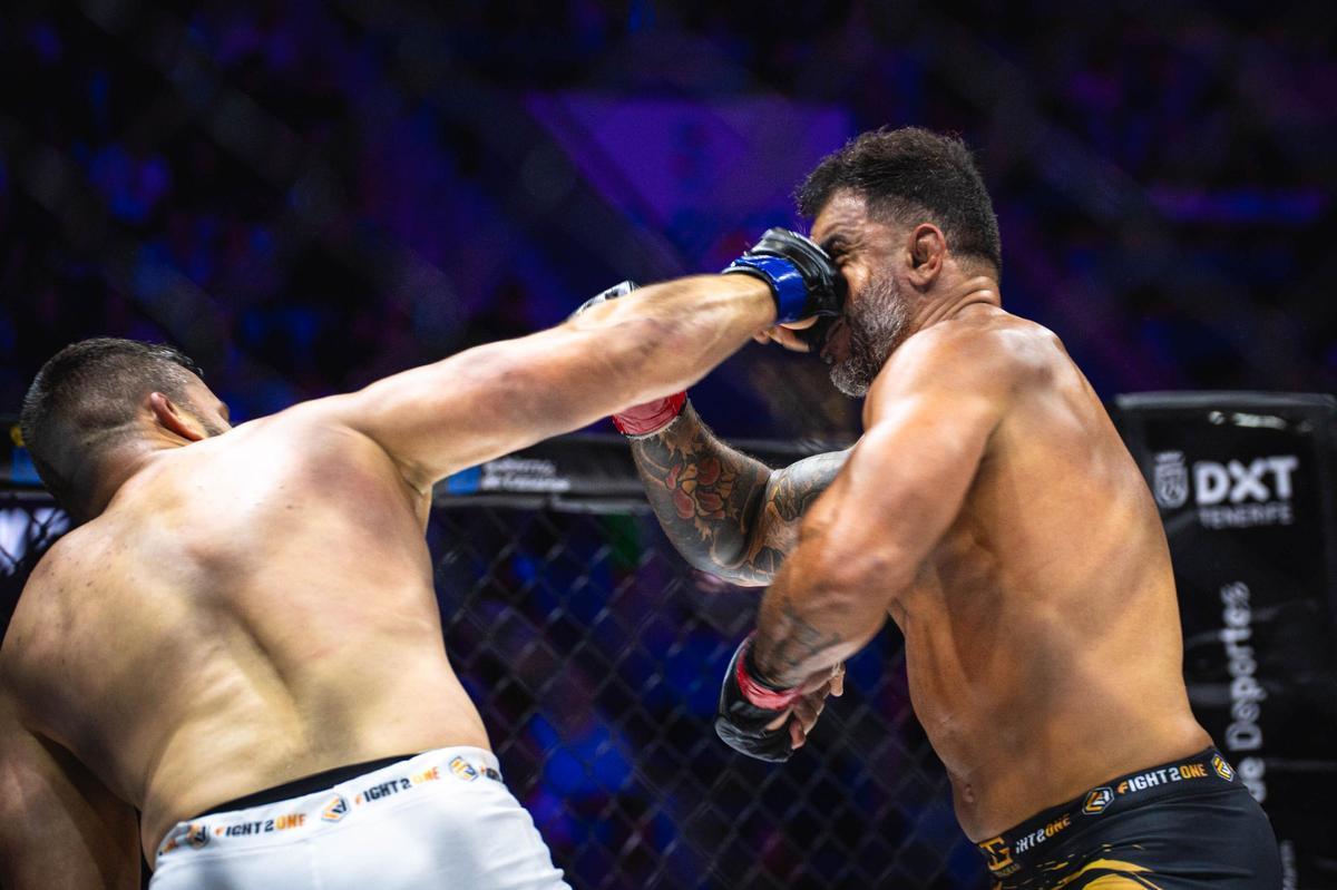Darwin Rodríguez ejecutando una patada en el combate contra Thiago Jambo en Los Majuelos