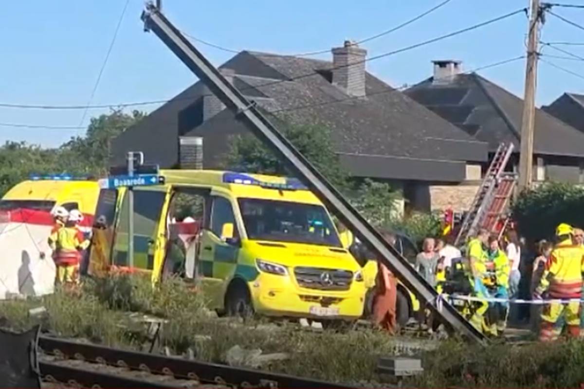 Accidente de autobús escolar y tren en Buggenhout deja varias víctimas