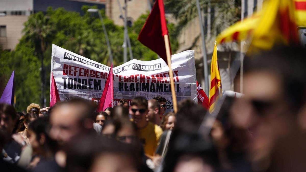 Cataluña: huelga de profesores y estudiantes se extiende, mesa sectorial a las 17:30 sin acuerdo