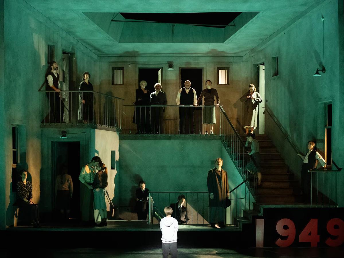 Cartel de la temporada 2026‑2027 del Teatro Español con referencias a la Generación del 27