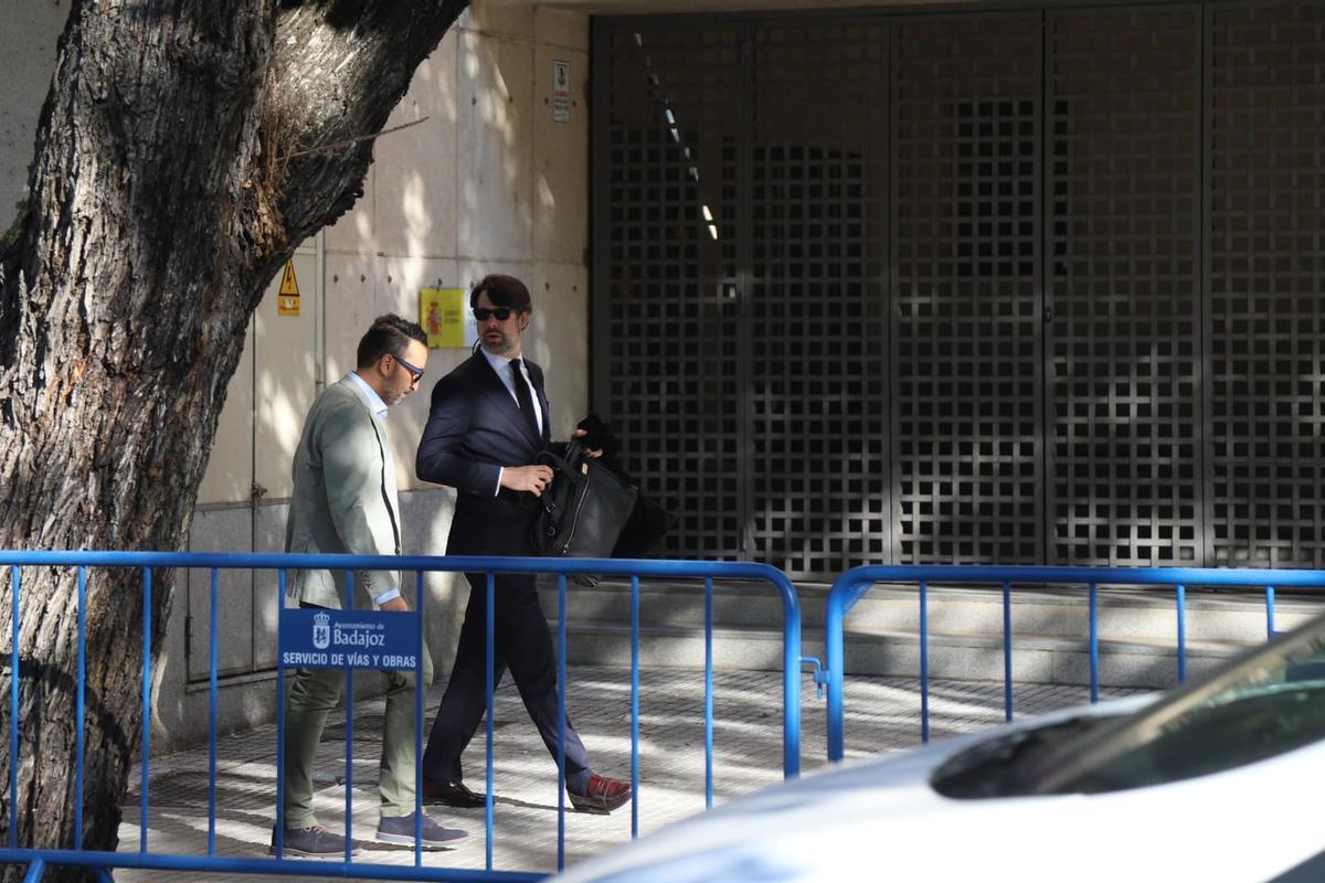 Acusados del caso David Sánchez ingresando por la puerta trasera de la Audiencia Provincial de Badajoz