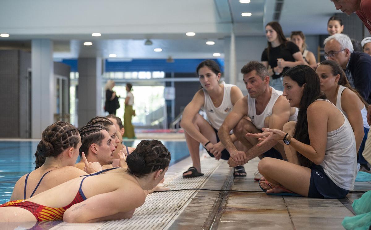 Equipo español de natación artística ensayando la rutina de 'Berghain'