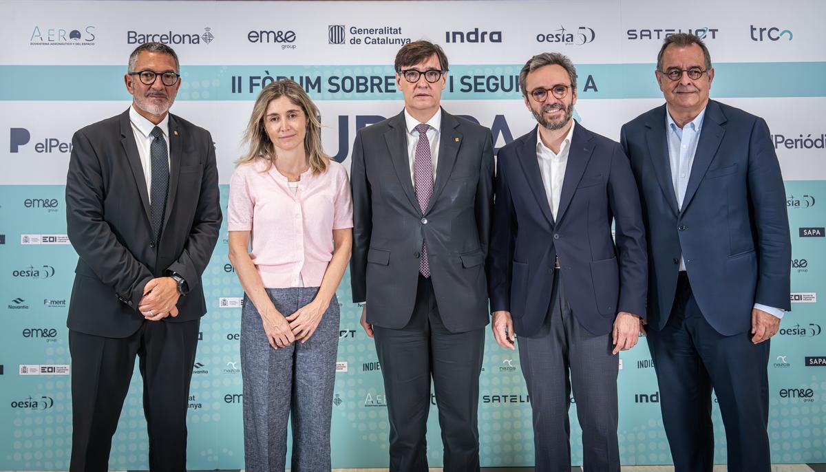Auditorio del II Foro de defensa en Barcelona, lleno de ponentes y asistentes