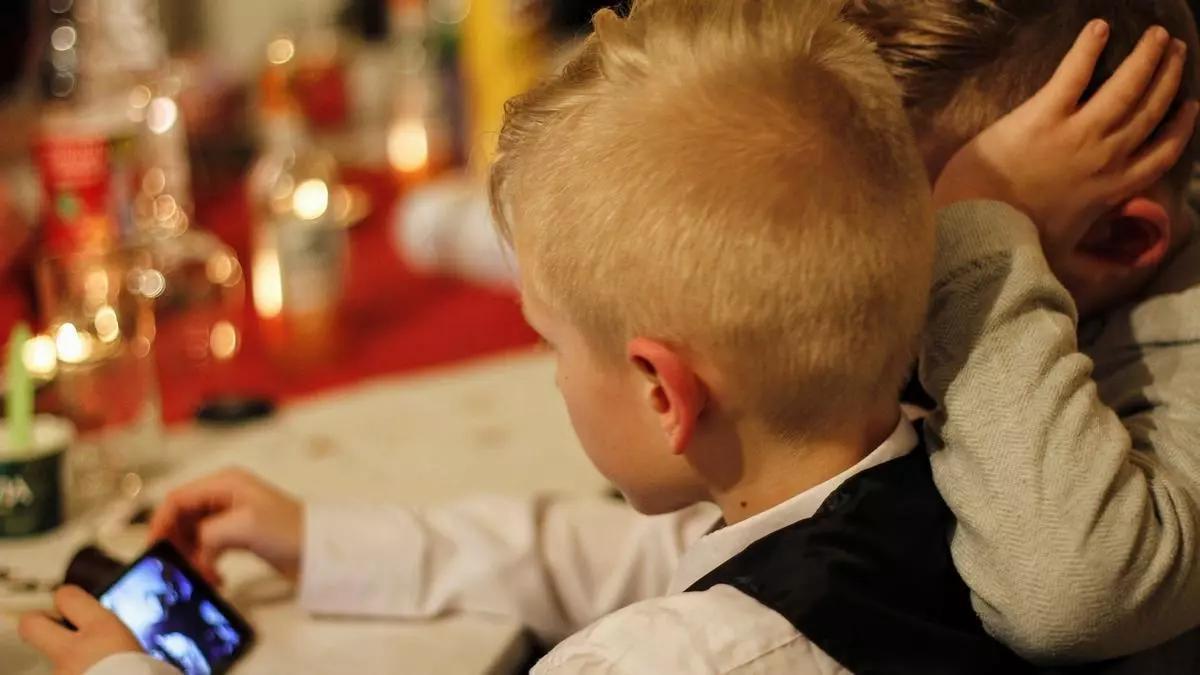 Pantallas en niños asturianos: expertos advierten sobre riesgos de salud y juego
