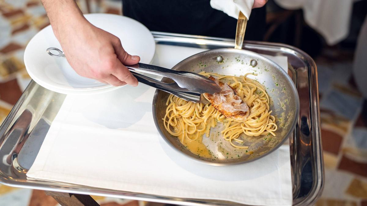 Plato de cacio e pepe servido en Bottega Bernacca, Barcelona