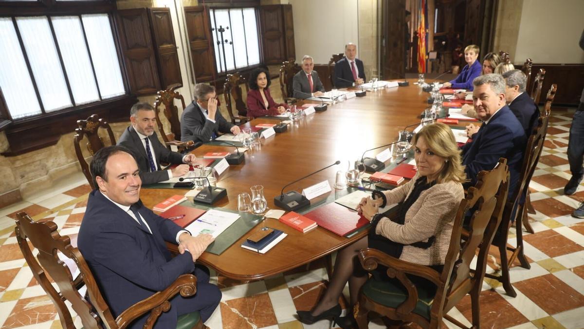 Pérez Llorca encabeza el Govern valenciano más caro de la historia
