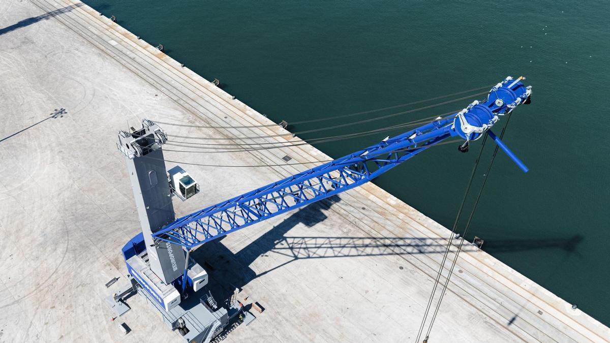 Port de Tarragona incorpora nueva grúa Konecranes para impulsar la carga de mineral de hierro