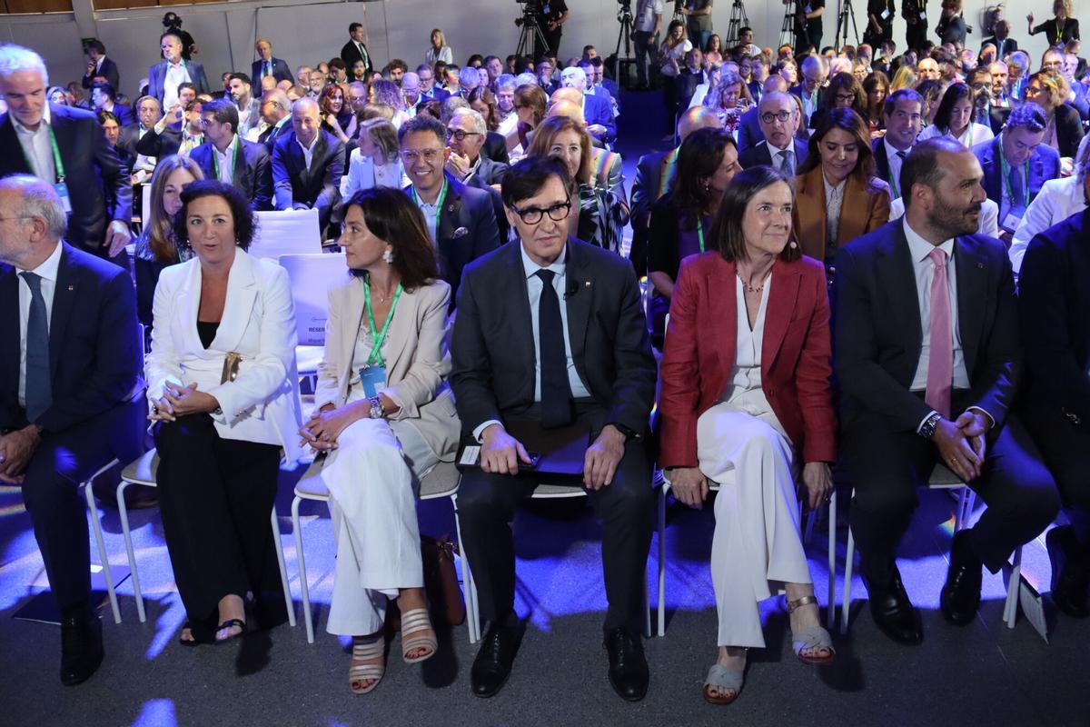 Salvador Illa y Teresa García‑Milà en el Palau de Congressos de Catalunya durante la apertura del Cercle d'Economia 2026