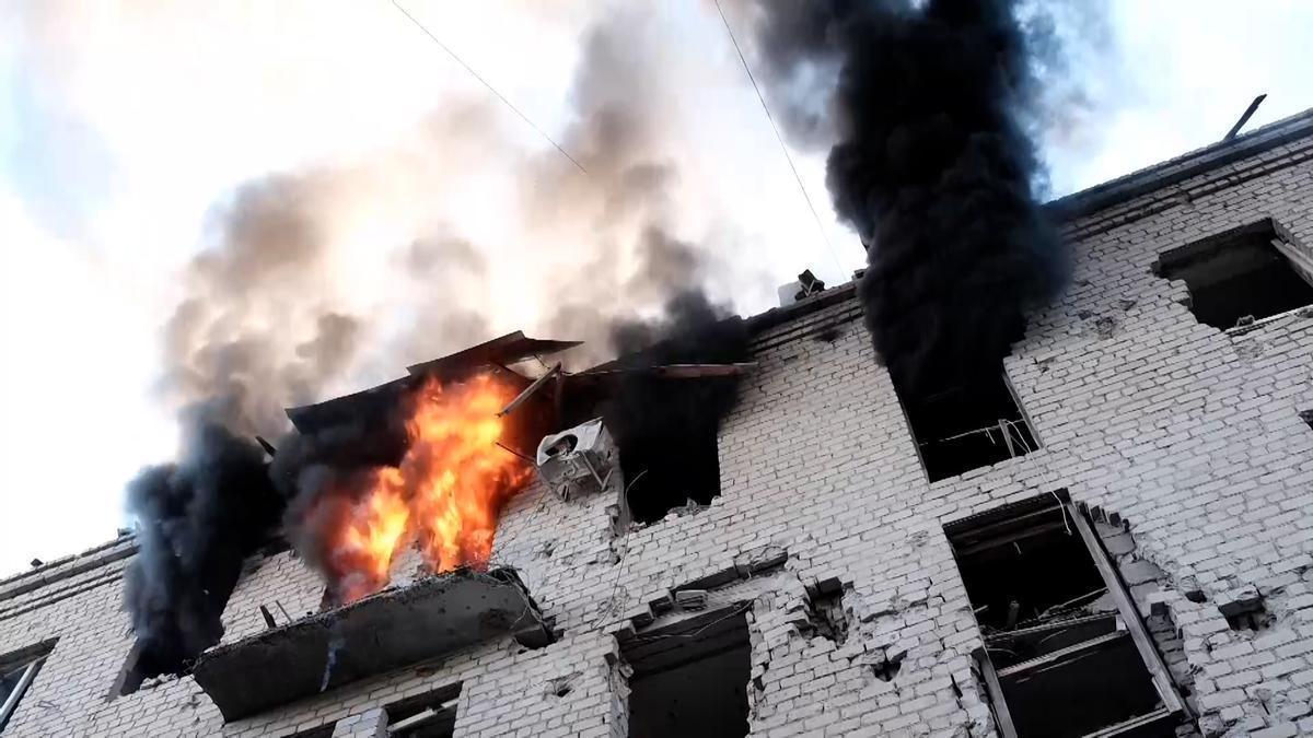 Ataque ruso a Kiev deja 3 muertos y la UE estudia suspender la residencia de hombres ucranianos
