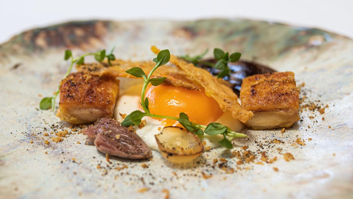 Terraza del restaurante Roig Robí, emblemático de la alta cocina catalana en Gràcia