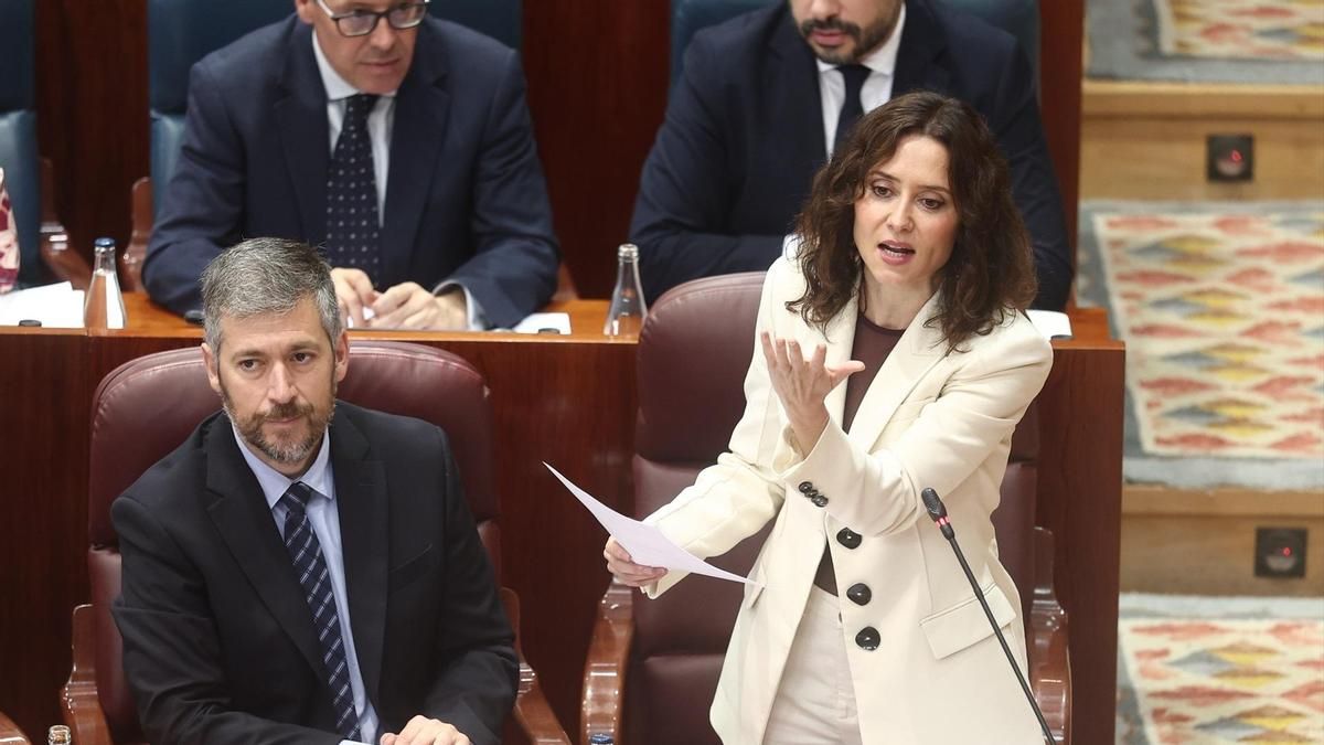 Ayuso rechaza la placa conmemorativa de la dictadura en la sede de la Comunidad de Madrid