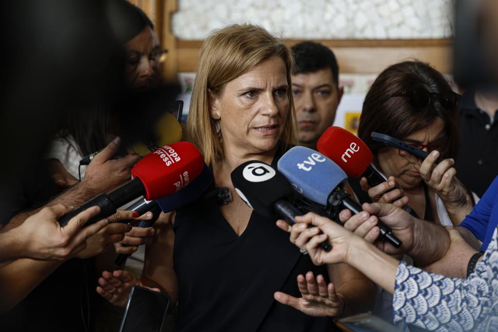 Conflicto delegada Bernabé y el Ayuntamiento por la acampada de profesores en Valencia