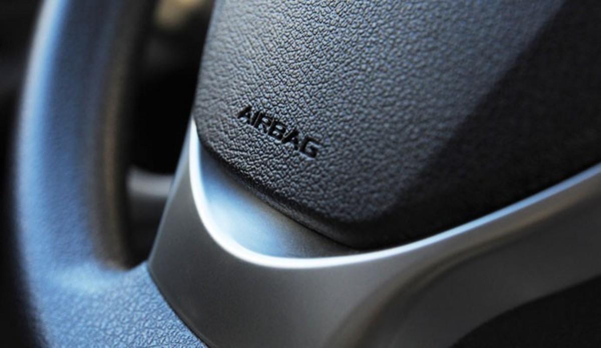 Indicador luminoso del airbag encendido en el panel de instrumentos