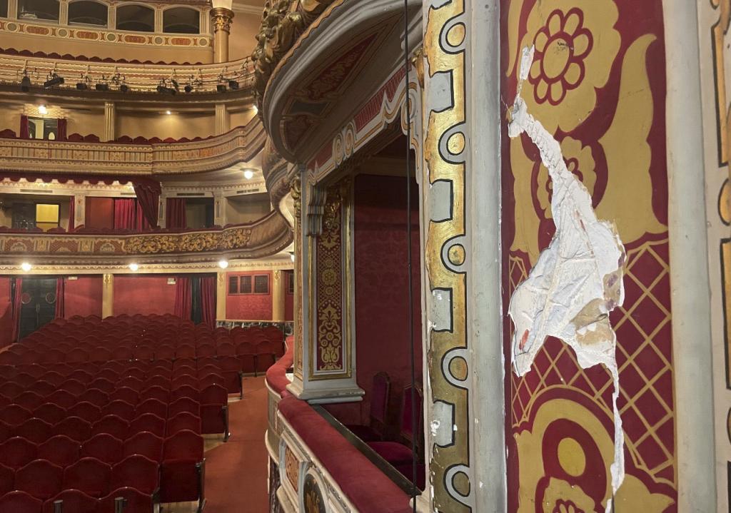 Obra de Dorantes en el escenario del renovado Teatro Lope de Vega