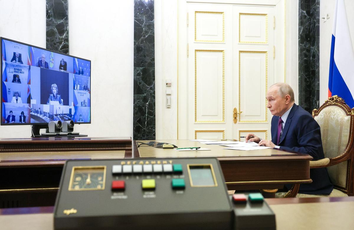 Putin en una reunión oficial en San Petersburgo