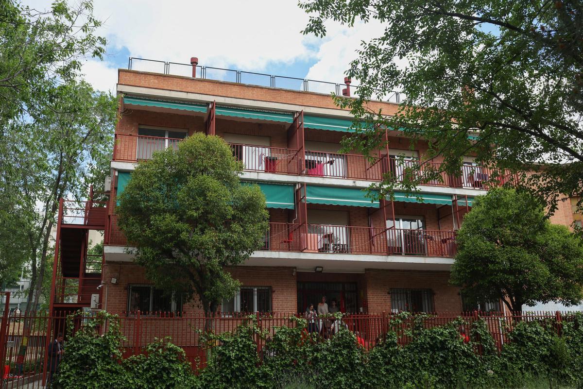Exterior del centro Cedia 24 Horas en el barrio de Lucero, Madrid, donde el Papa León XIV hará su visita