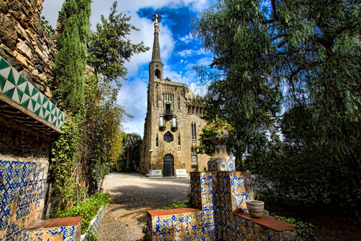 Instalación inmersiva del Gaudí Centre en Reus, mostrando bocetos del arquitecto