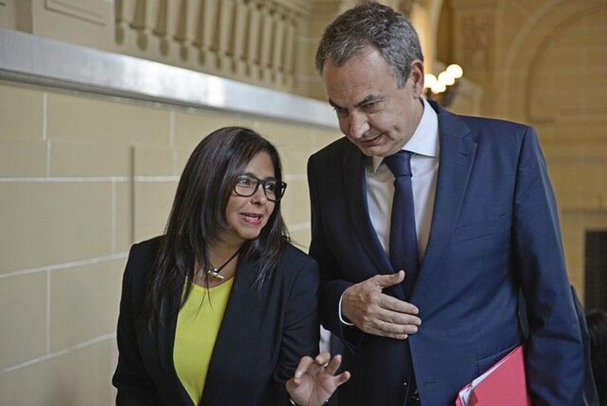 Fotografía de 2017 con Delcy Rodríguez, José Luis Rodríguez Zapatero y Nicolás Maduro