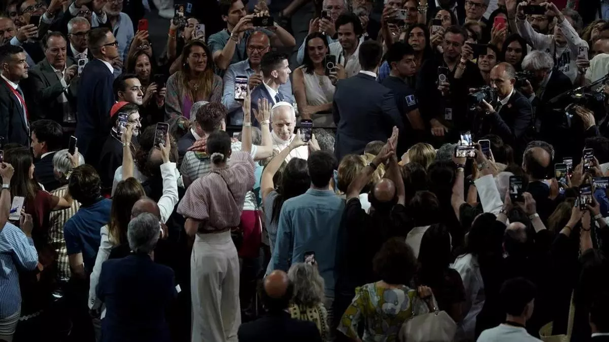 Imagen de la parrilla de TVyMAS para el lunes 8 con bloques de política, sociedad y visita papal