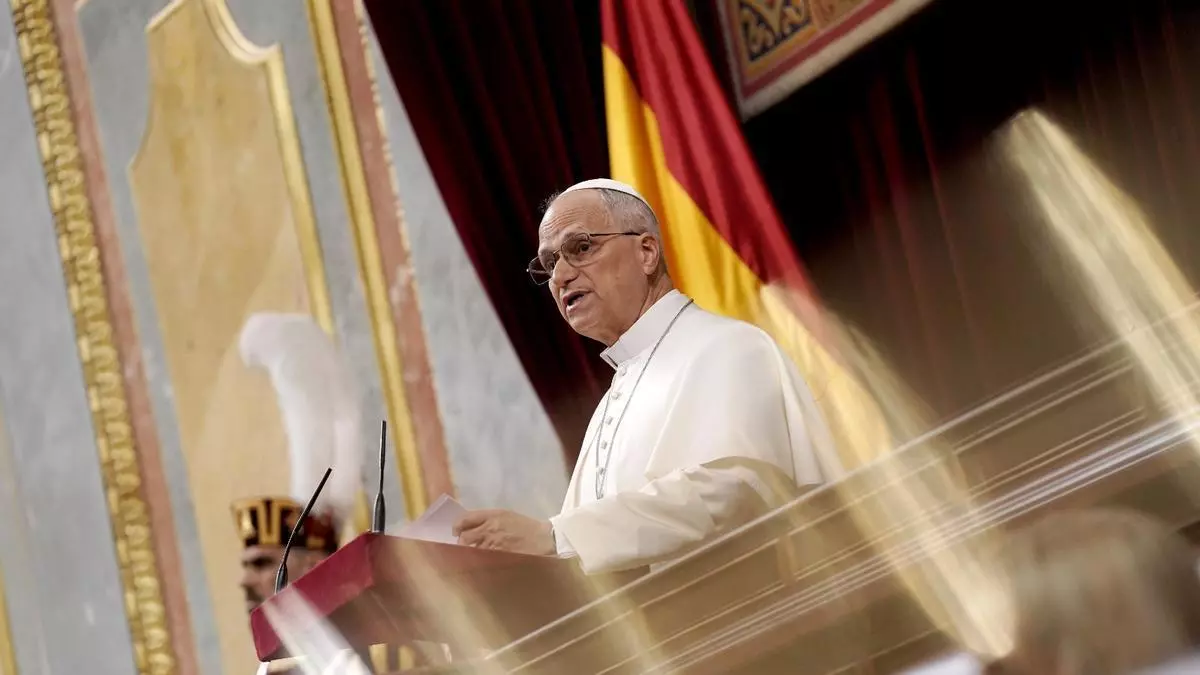 Miriam Nogueras hablando al Papa en la audiencia del Vaticano