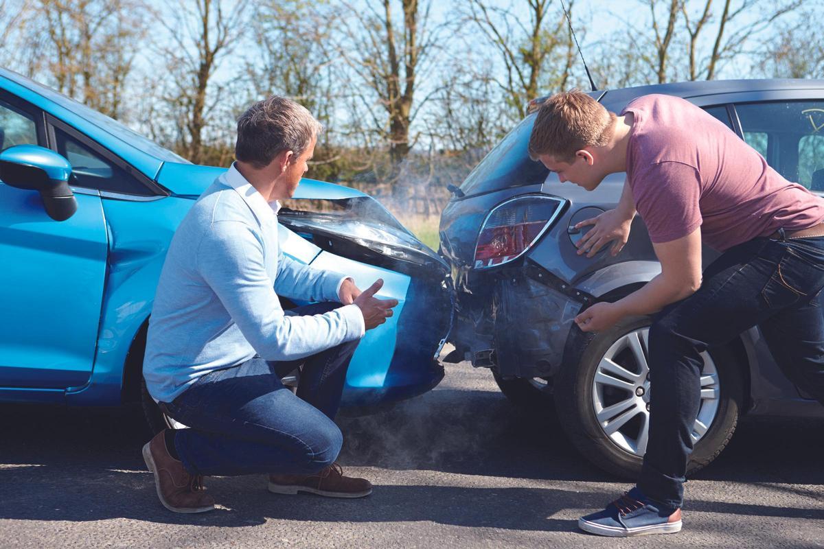 Gráfica que muestra el aumento del 3 % en el precio medio del seguro de coche para 2026