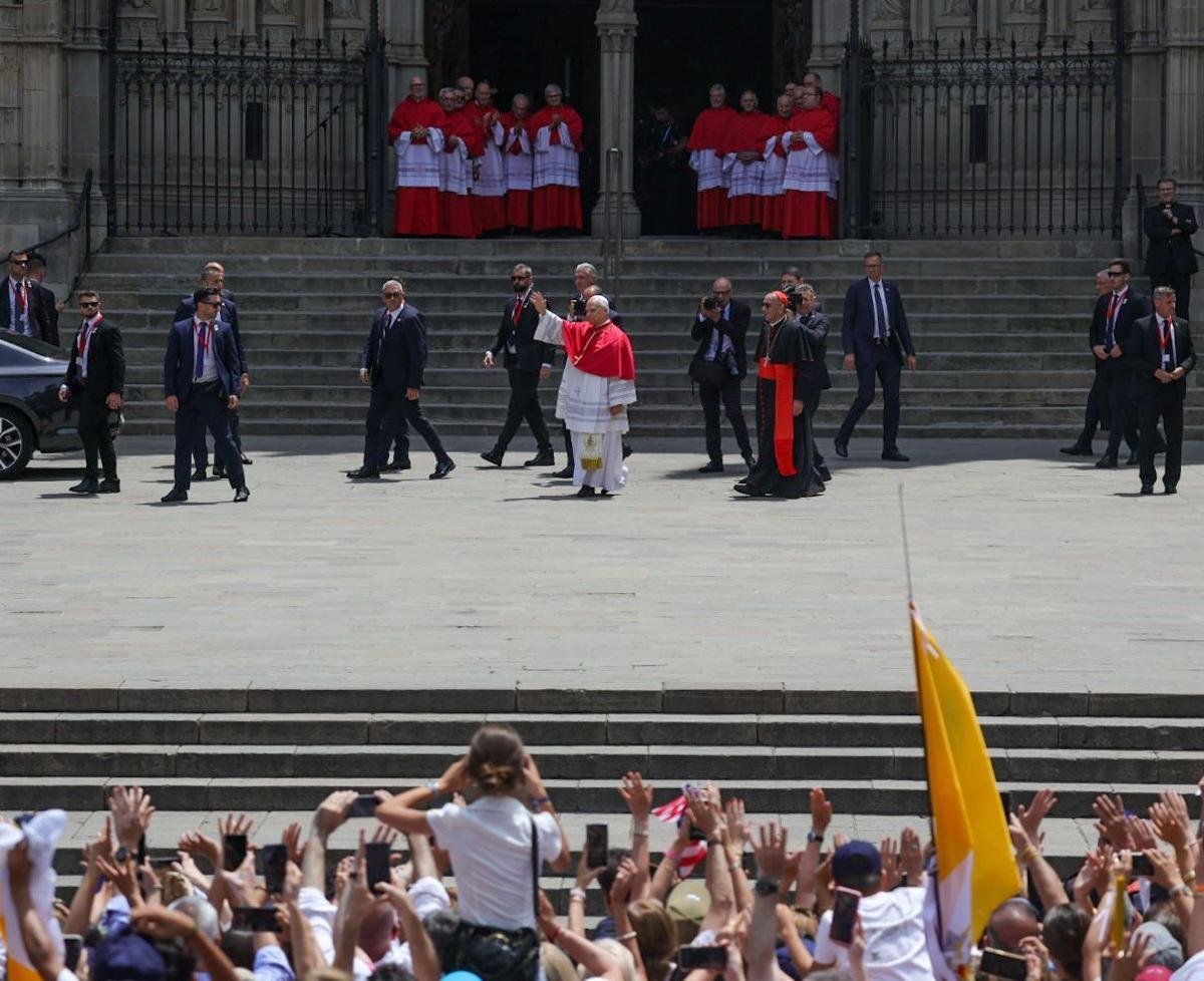 Detalle de la homilía del Papa en la catedral, con la audiencia atenta