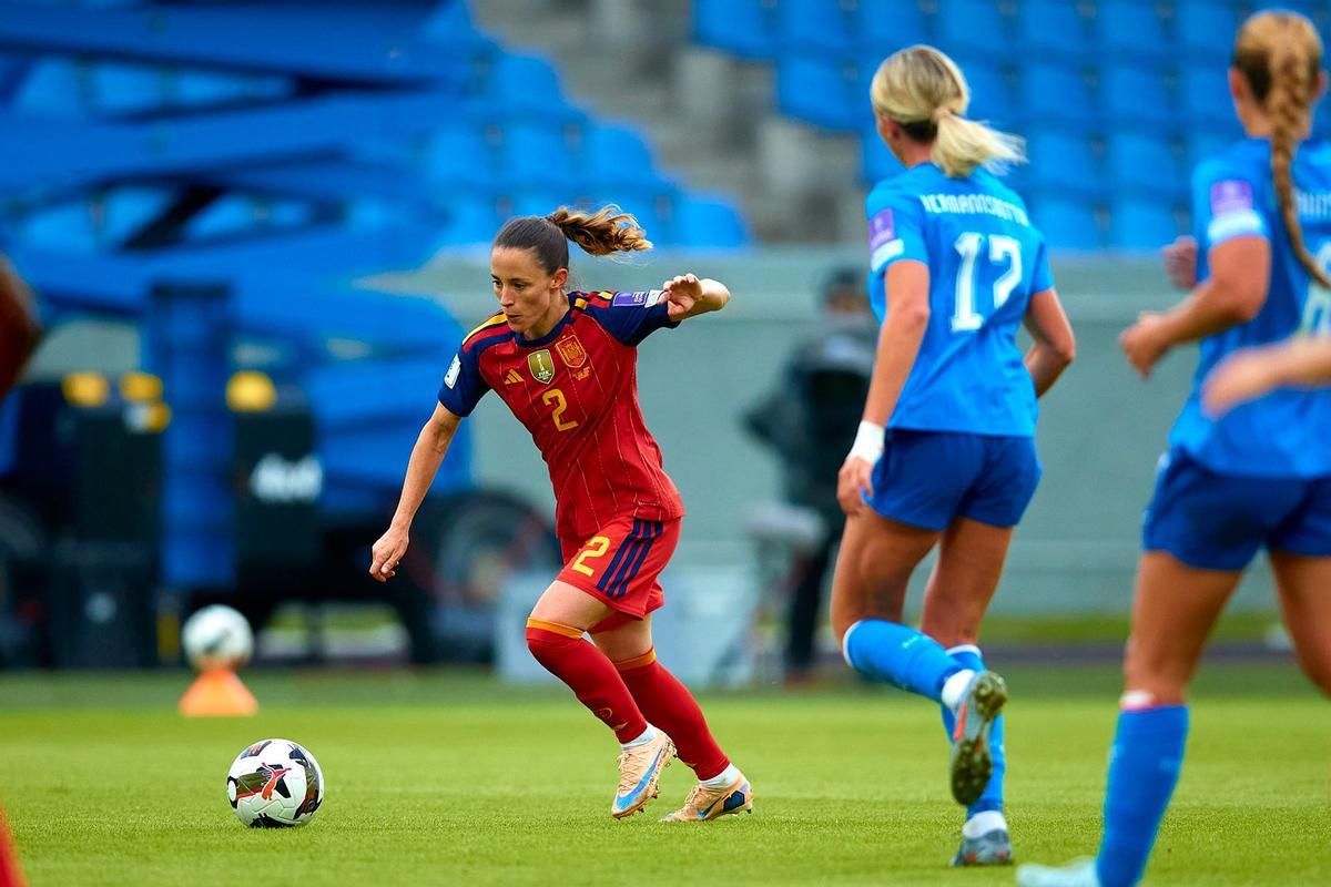 Jugadoras de la selección española celebrando el gol de Vicky López contra Islandia