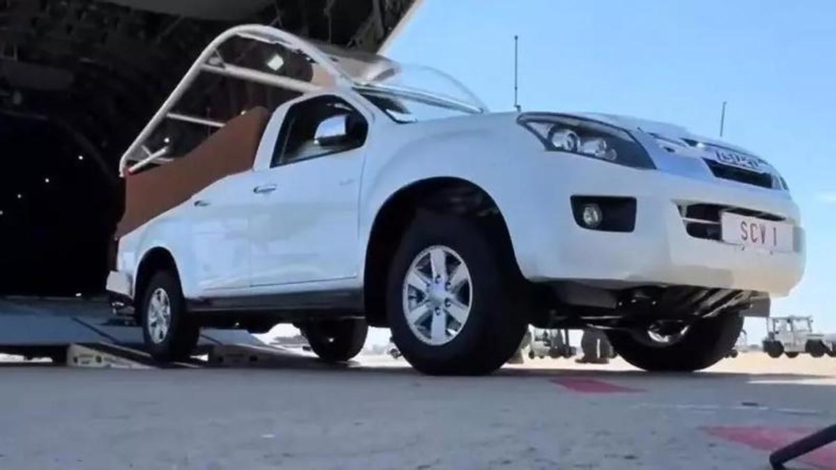Isuzu D‑Max lleva al Papa León XIV por Barcelona: la pick‑up oficial que sorprende