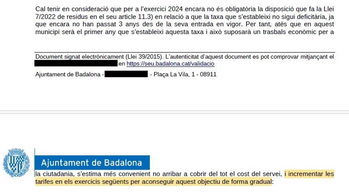 Camión de limpieza municipal circulando por Badalona