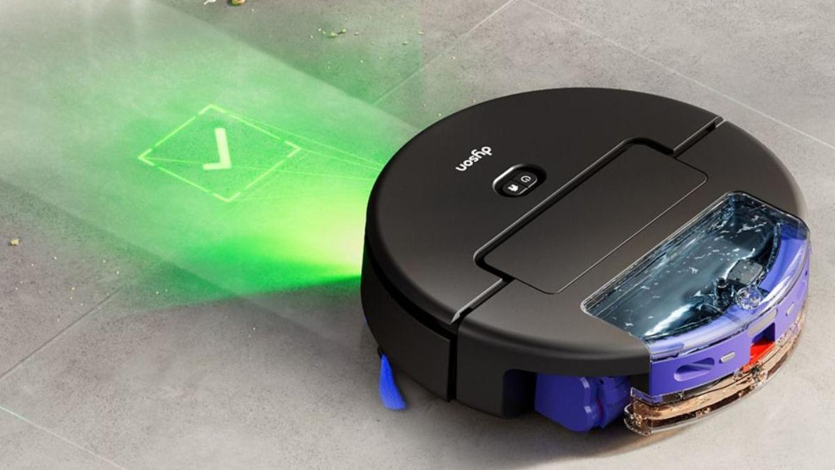 Robot aspirador Dyson Spot+Scrub AI en acción sobre suelo con polvo visible